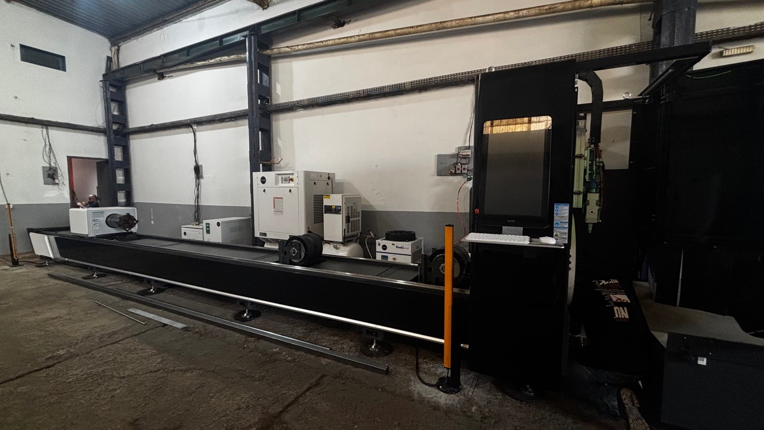 Linha de corte para tubos metálicos